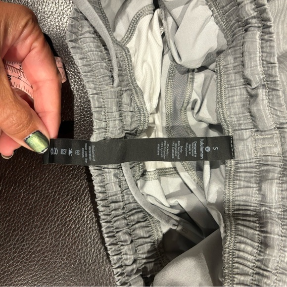 Lululemon men’s shorts - Picture 5 of 7